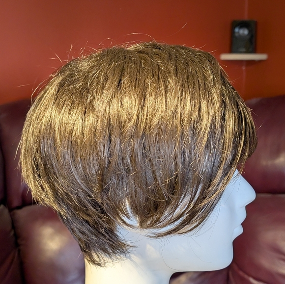 Wig - Picture 5 of 7